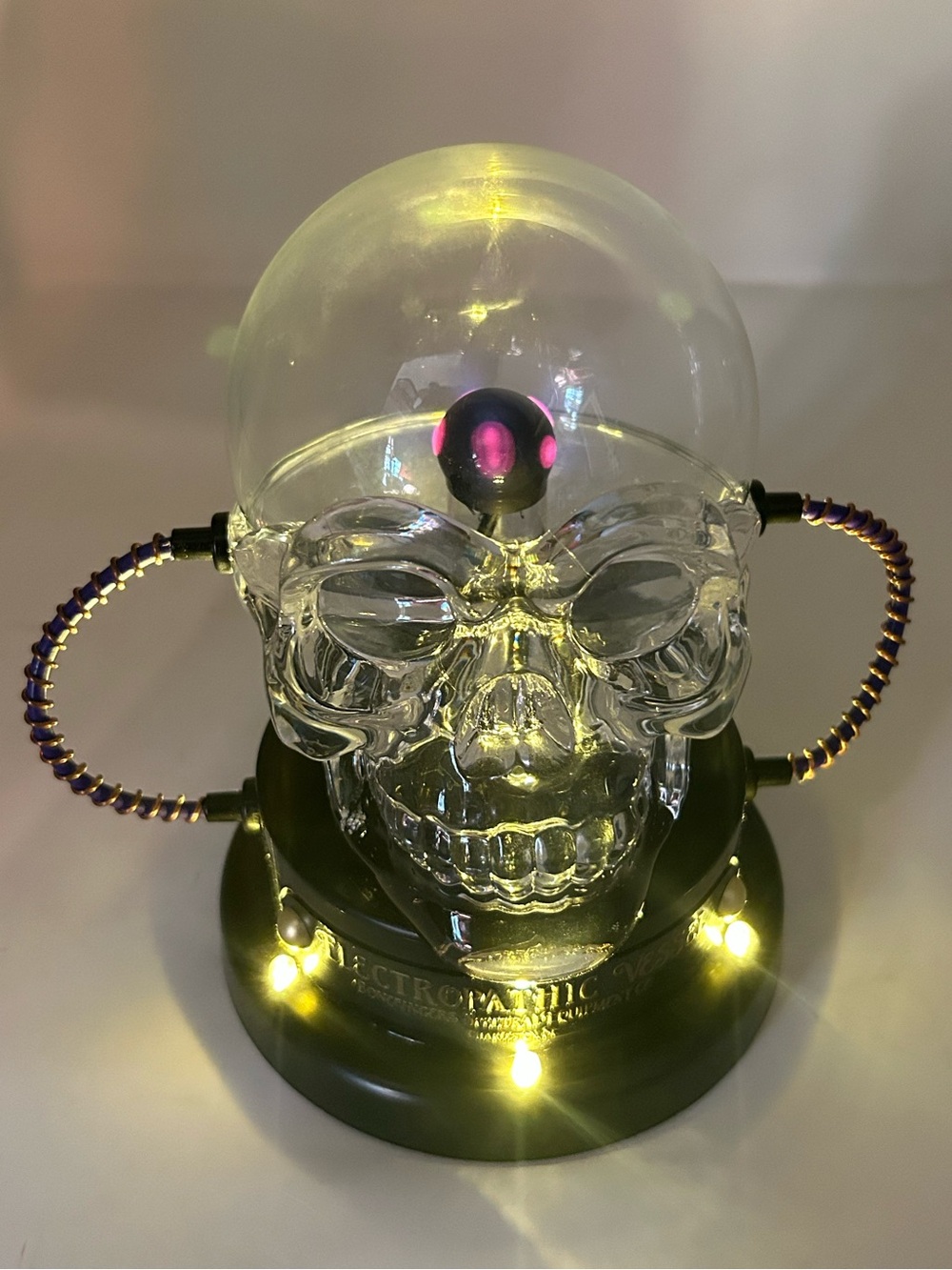 Plasma touch!! Electropathic Vessel LED Plasma Ball Skull Lamp.